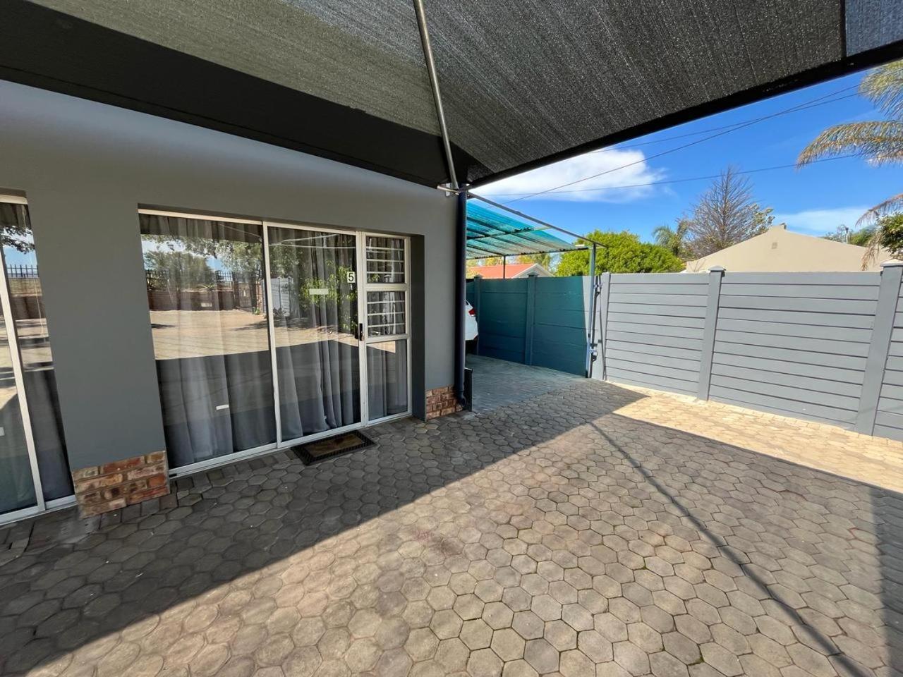 Oppi Draai Guesthouse Oudtshoorn Exteriör bild